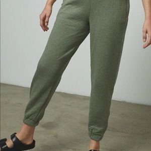 Lunya NWOT restore double faced jogger size medium. Perfect condition!